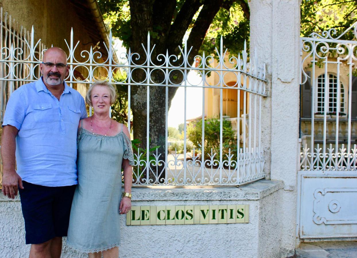 Le Clos Vitis Violès Extérieur photo