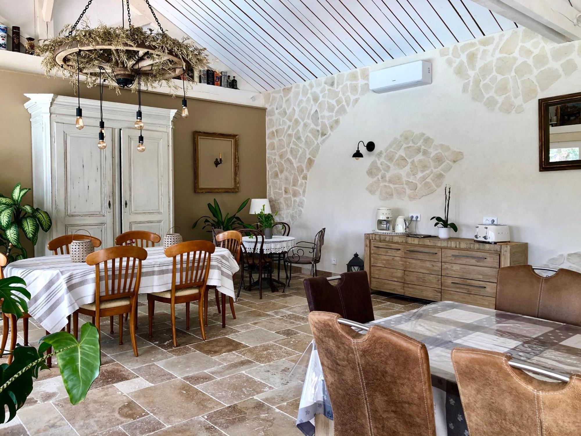 Le Clos Vitis Violès Extérieur photo
