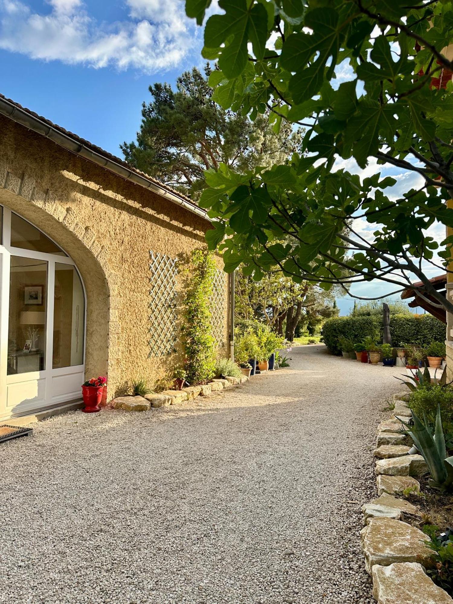 Le Clos Vitis Violès Extérieur photo