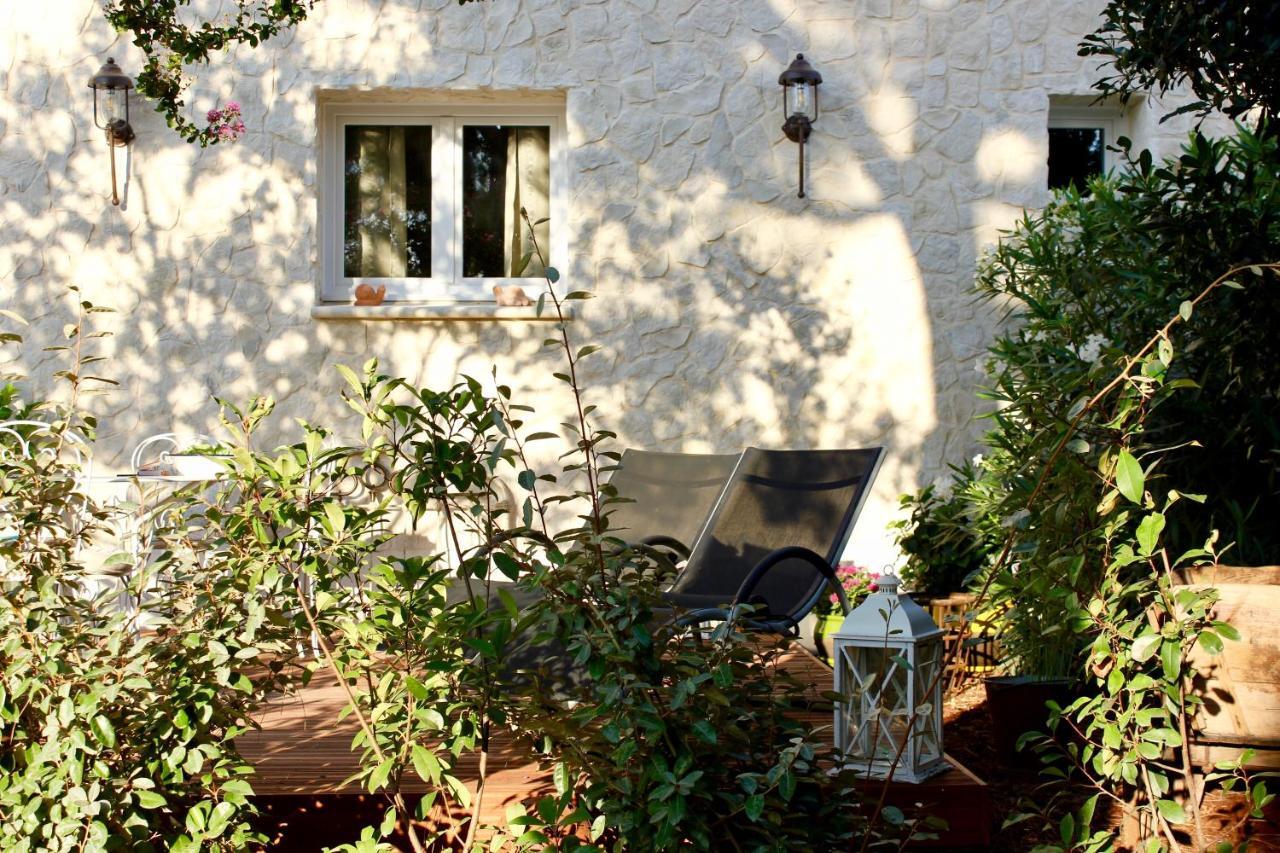 Le Clos Vitis Violès Extérieur photo