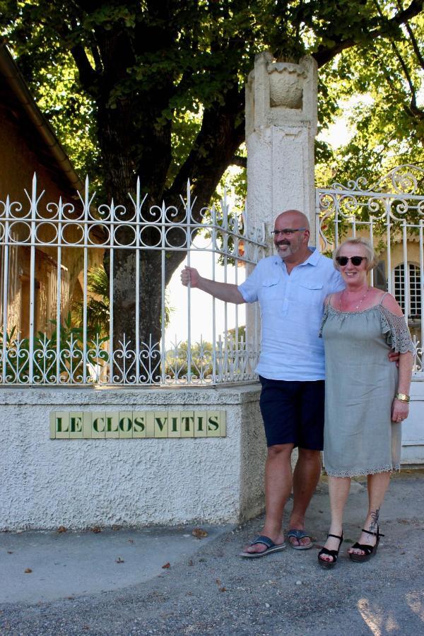 Le Clos Vitis Violès Extérieur photo
